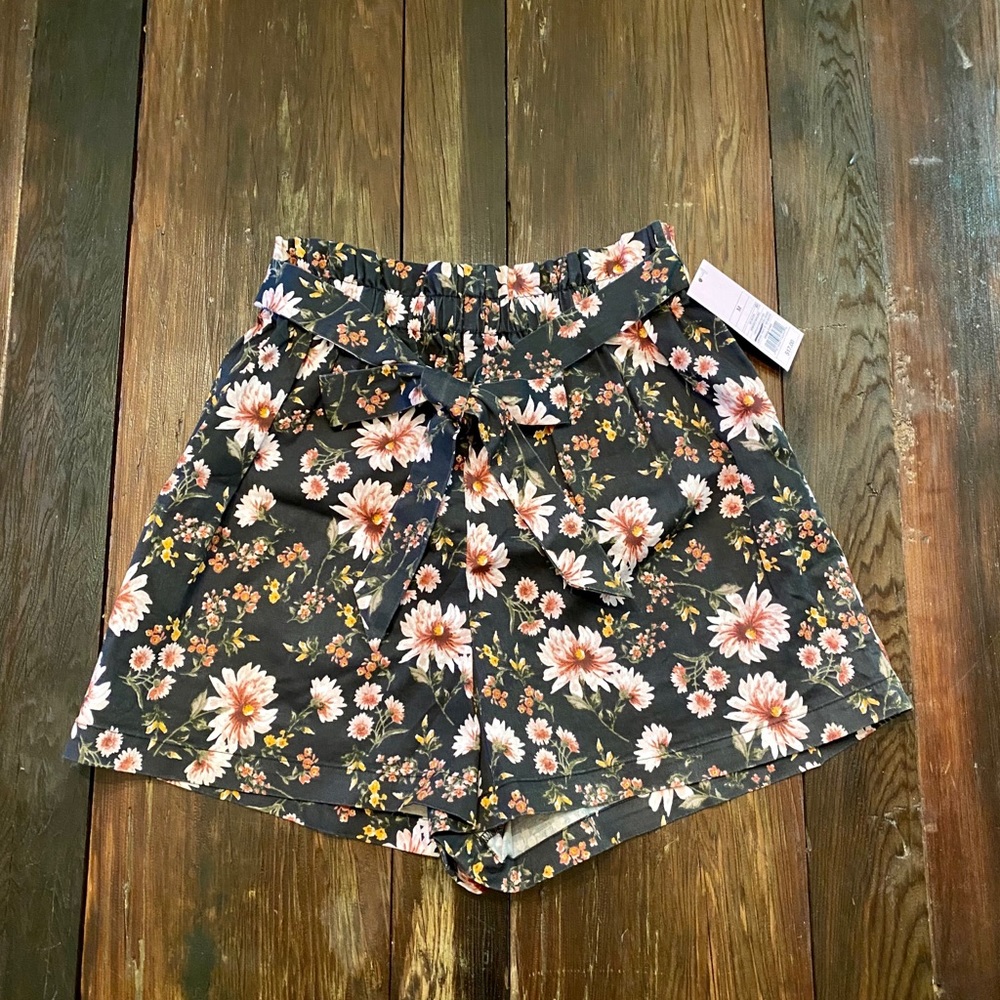 High waisted paperbag shorts.